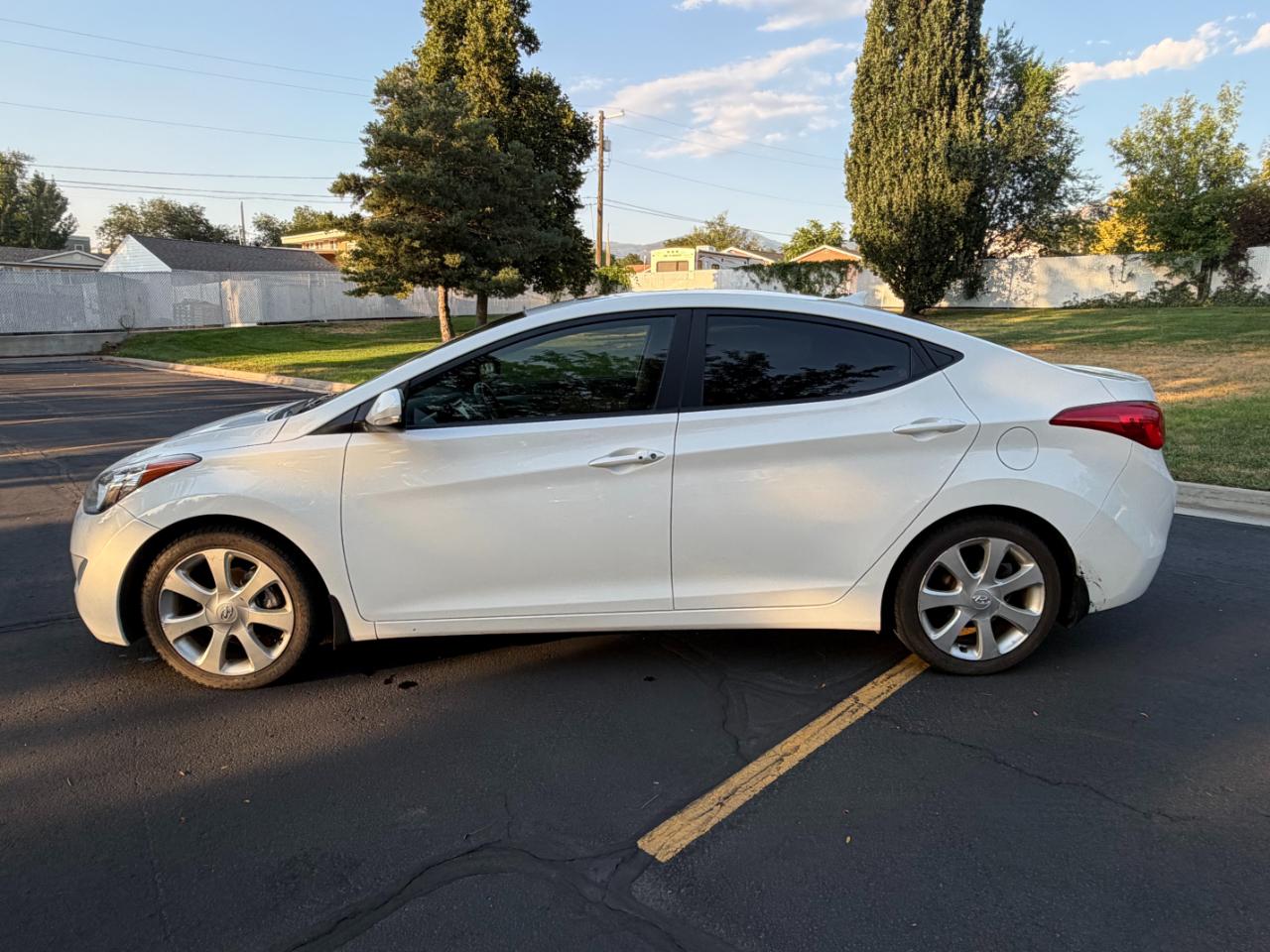 Hyundai Elantra  2012