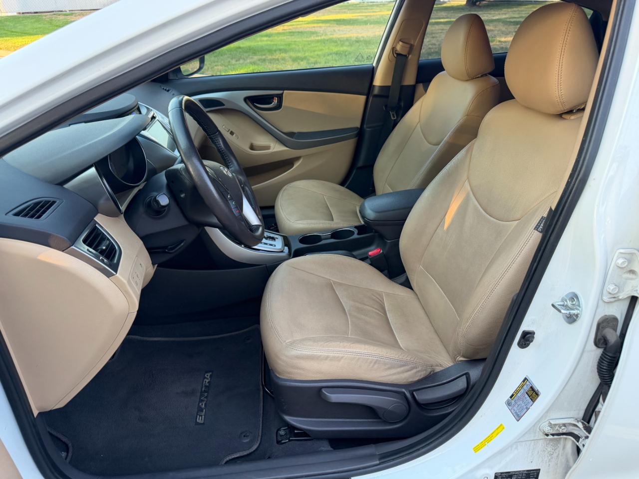 Hyundai Elantra  2012