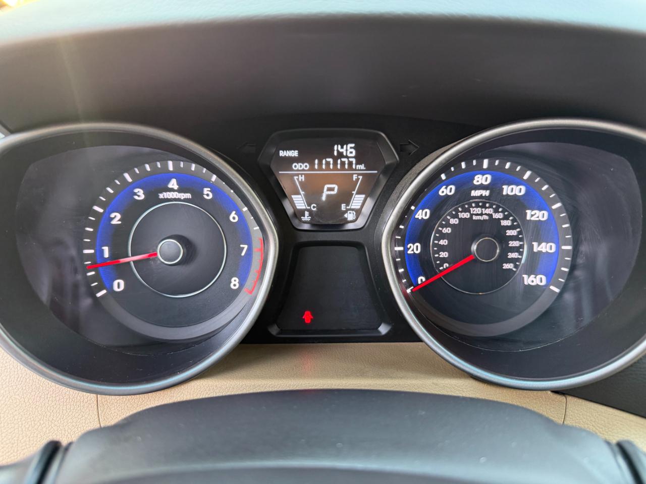 Hyundai Elantra  2012