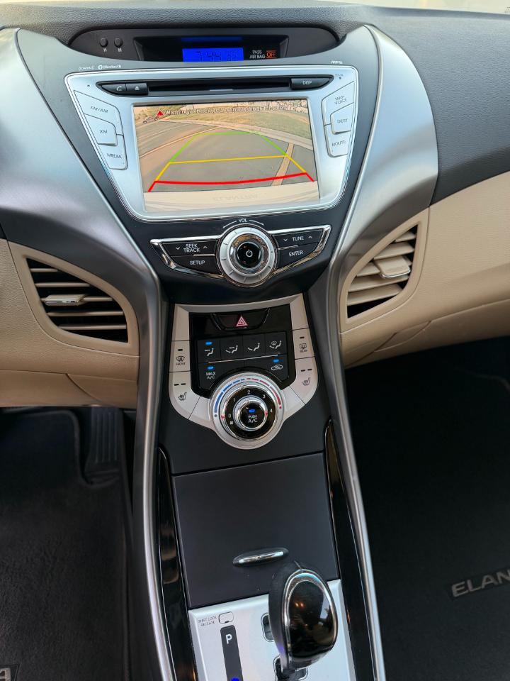 Hyundai Elantra  2012