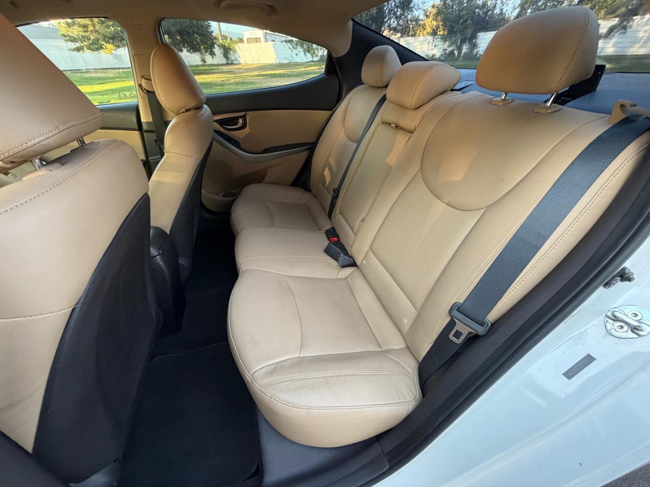 Hyundai Elantra  2012