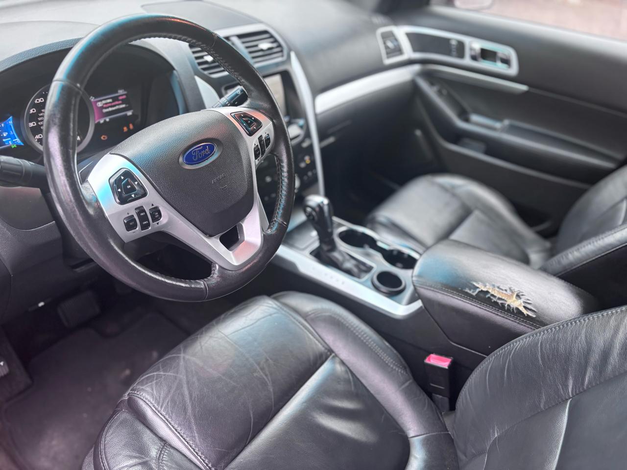 Ford Explorer 4dr 114" WB 4.6L XLT 2015