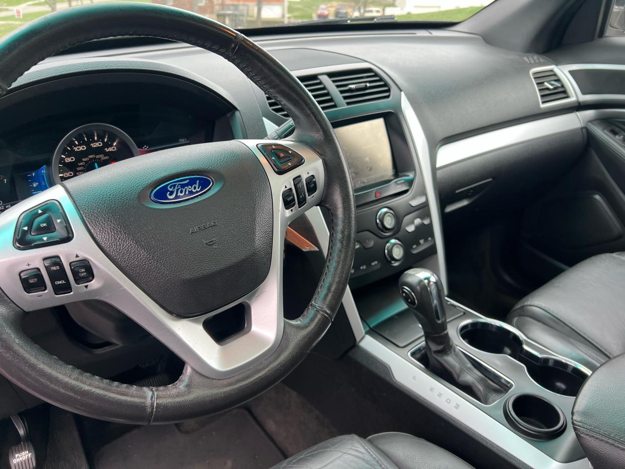 Ford Explorer 4dr 114" WB 4.6L XLT 2015