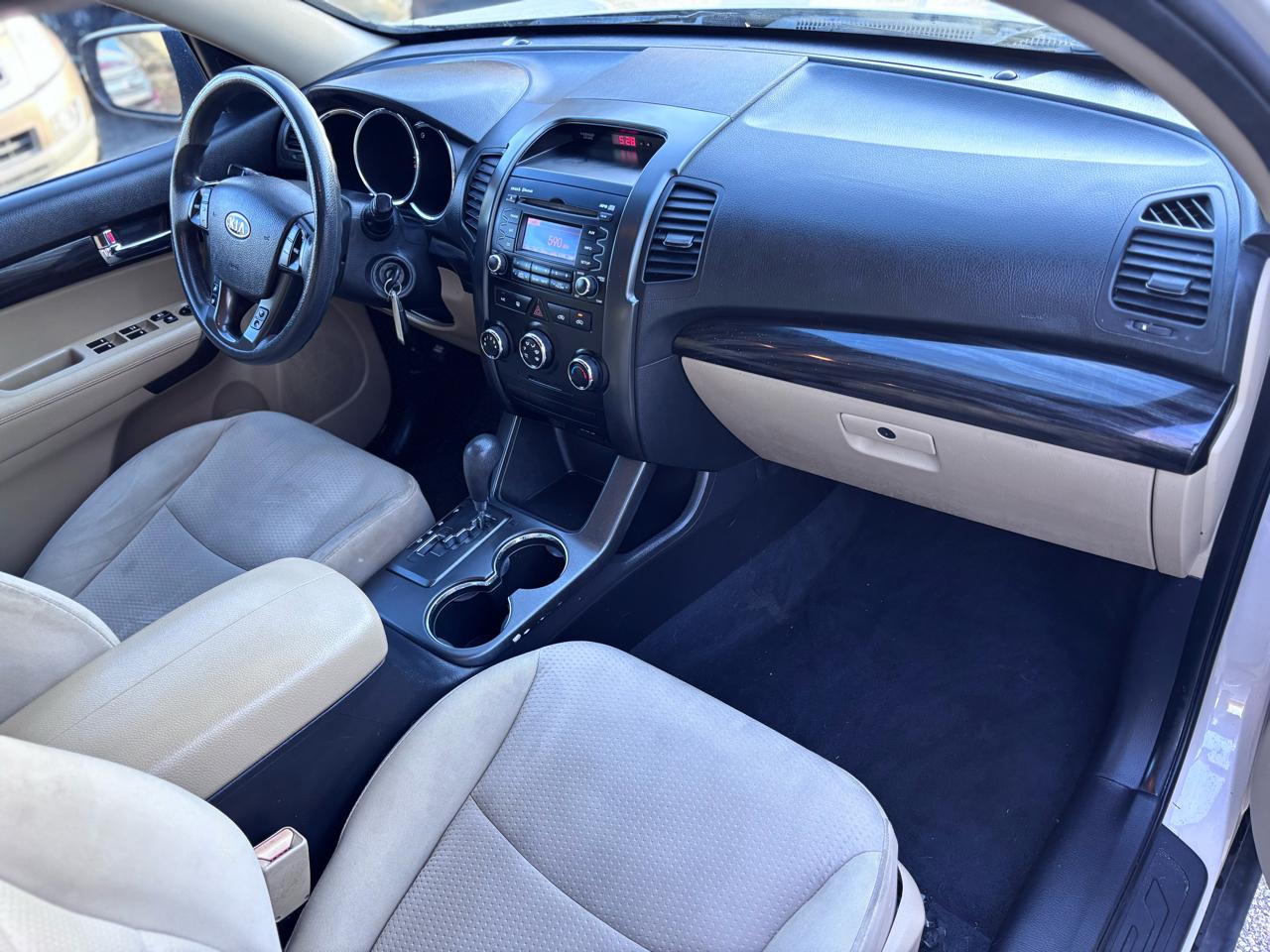 Kia Sorento LX 2WD 2011