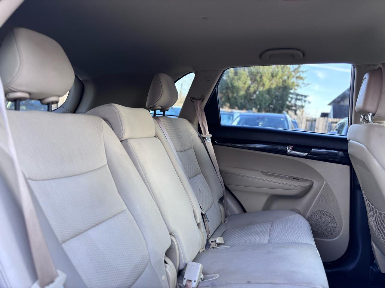 Kia Sorento LX 2WD 2011