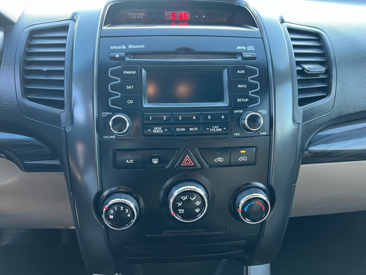 Kia Sorento LX 2WD 2011