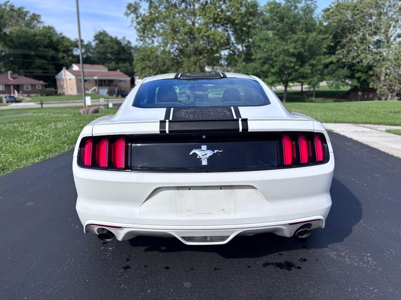 Ford Mustang V6 Coupe 2015