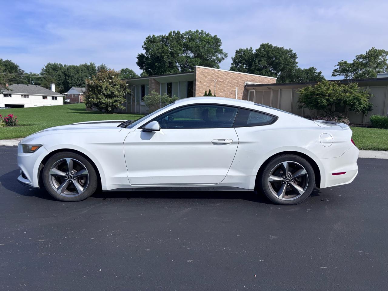 Ford Mustang V6 Coupe 2015