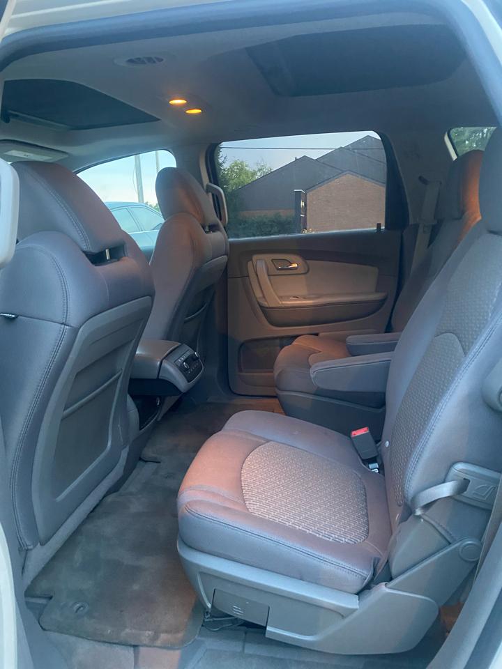 Chevrolet Traverse 2LT AWD 2011