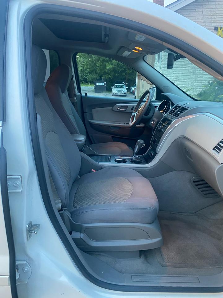 Chevrolet Traverse 2LT AWD 2011