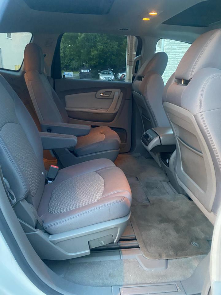 Chevrolet Traverse 2LT AWD 2011