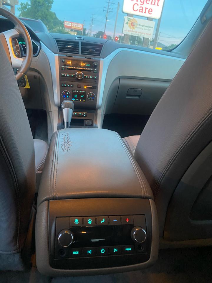 Chevrolet Traverse 2LT AWD 2011