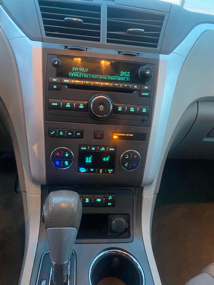 Chevrolet Traverse 2LT AWD 2011