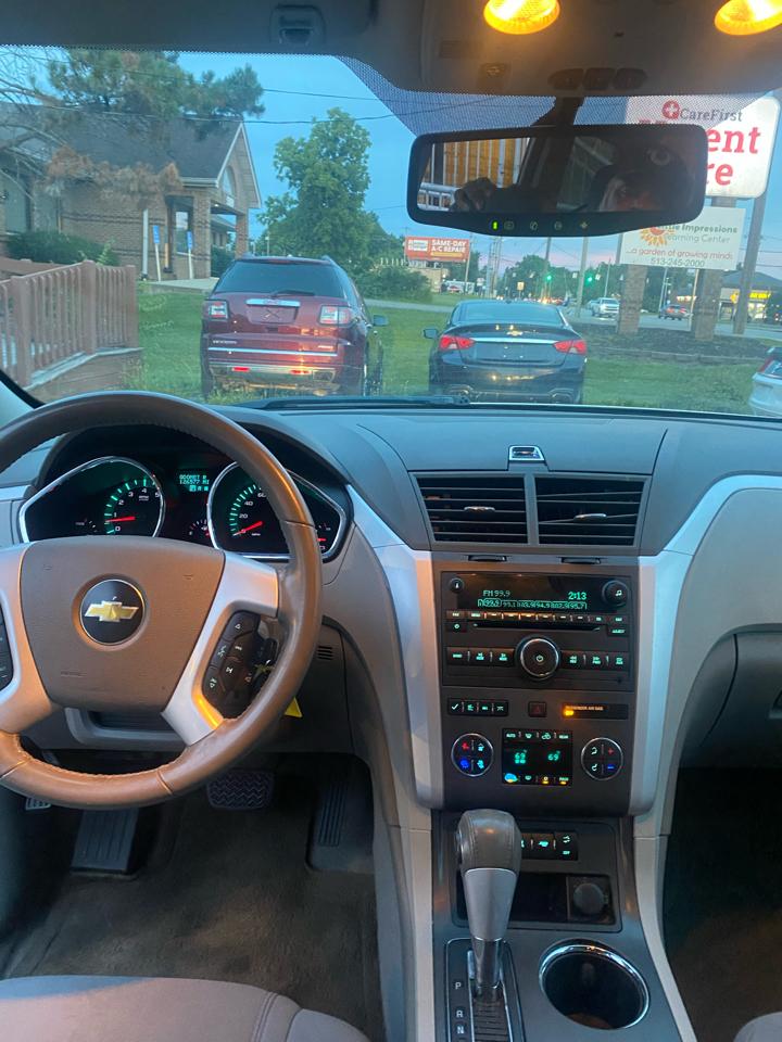 Chevrolet Traverse 2LT AWD 2011