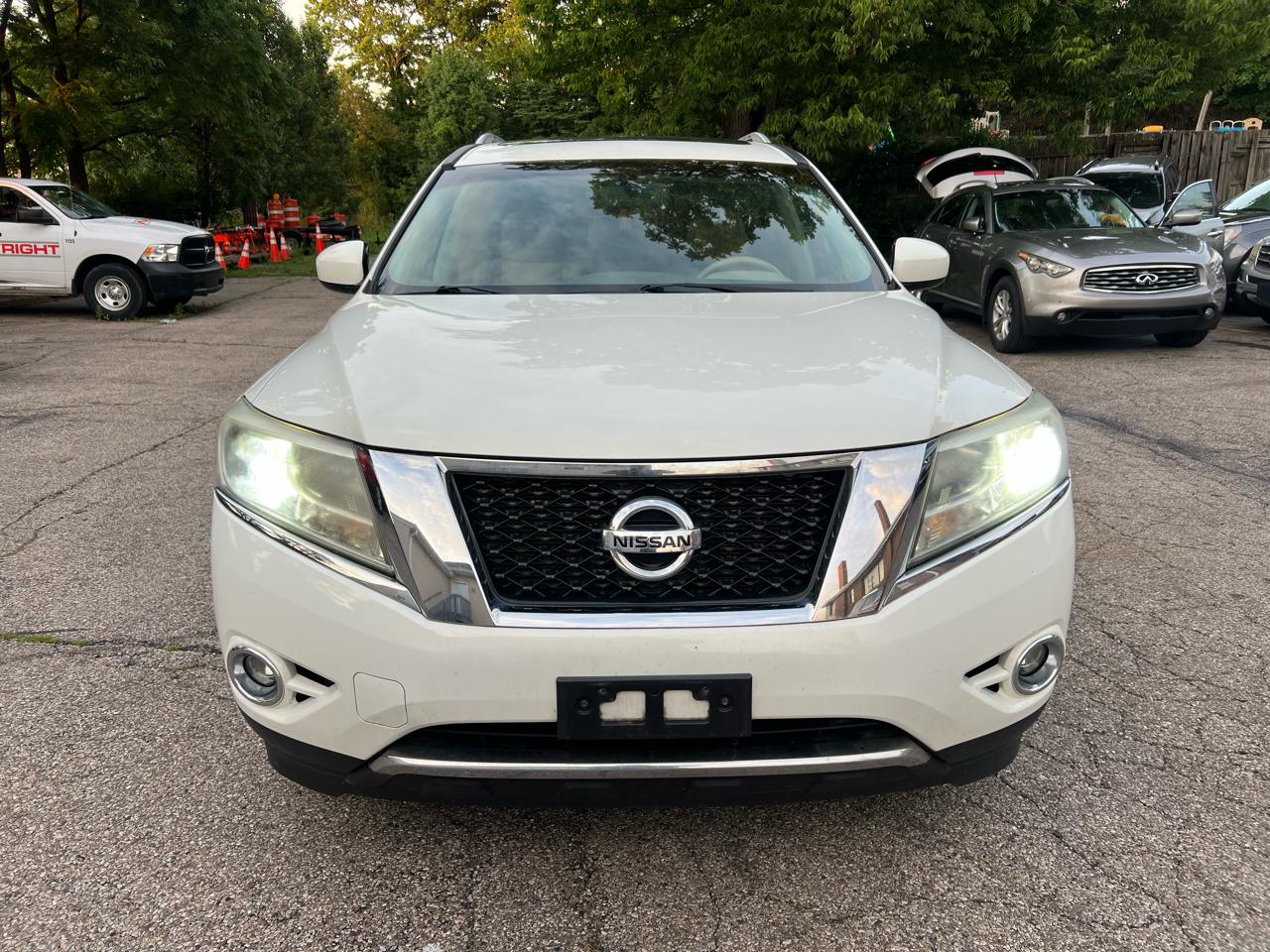 Nissan Pathfinder SV 4WD 2013