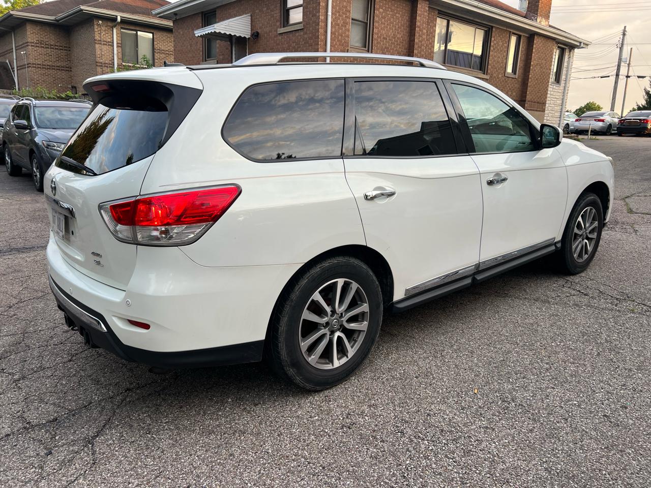 Nissan Pathfinder SV 4WD 2013