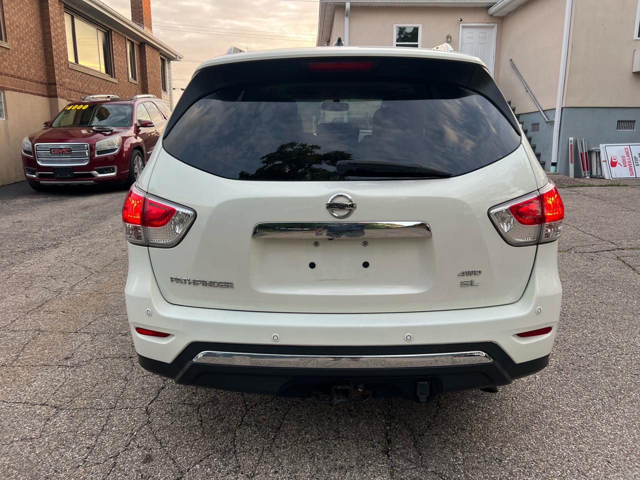 Nissan Pathfinder SV 4WD 2013
