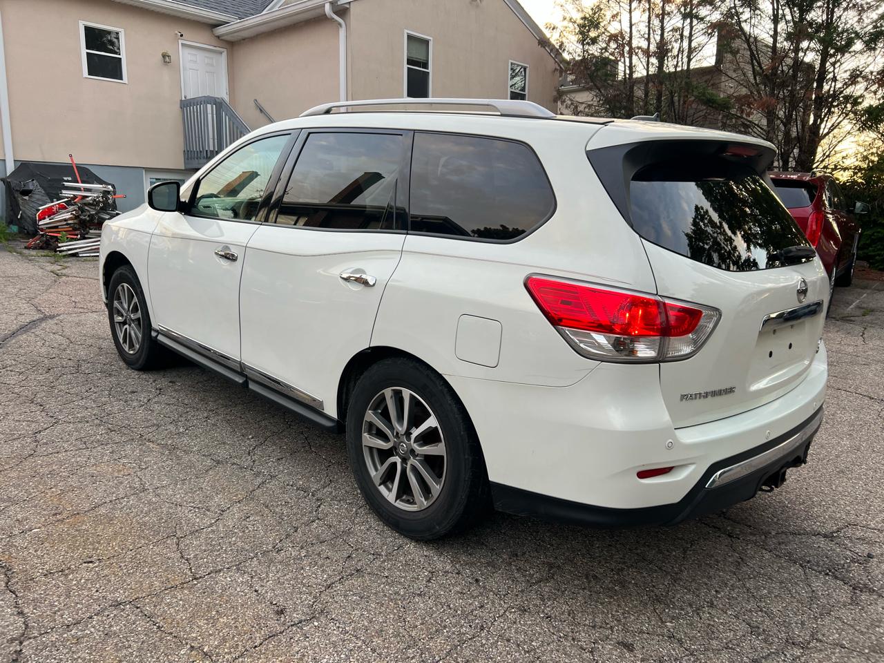 Nissan Pathfinder SV 4WD 2013