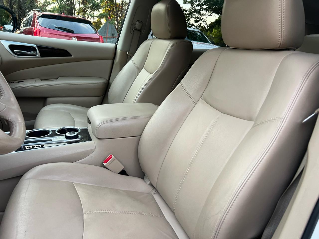 Nissan Pathfinder SV 4WD 2013