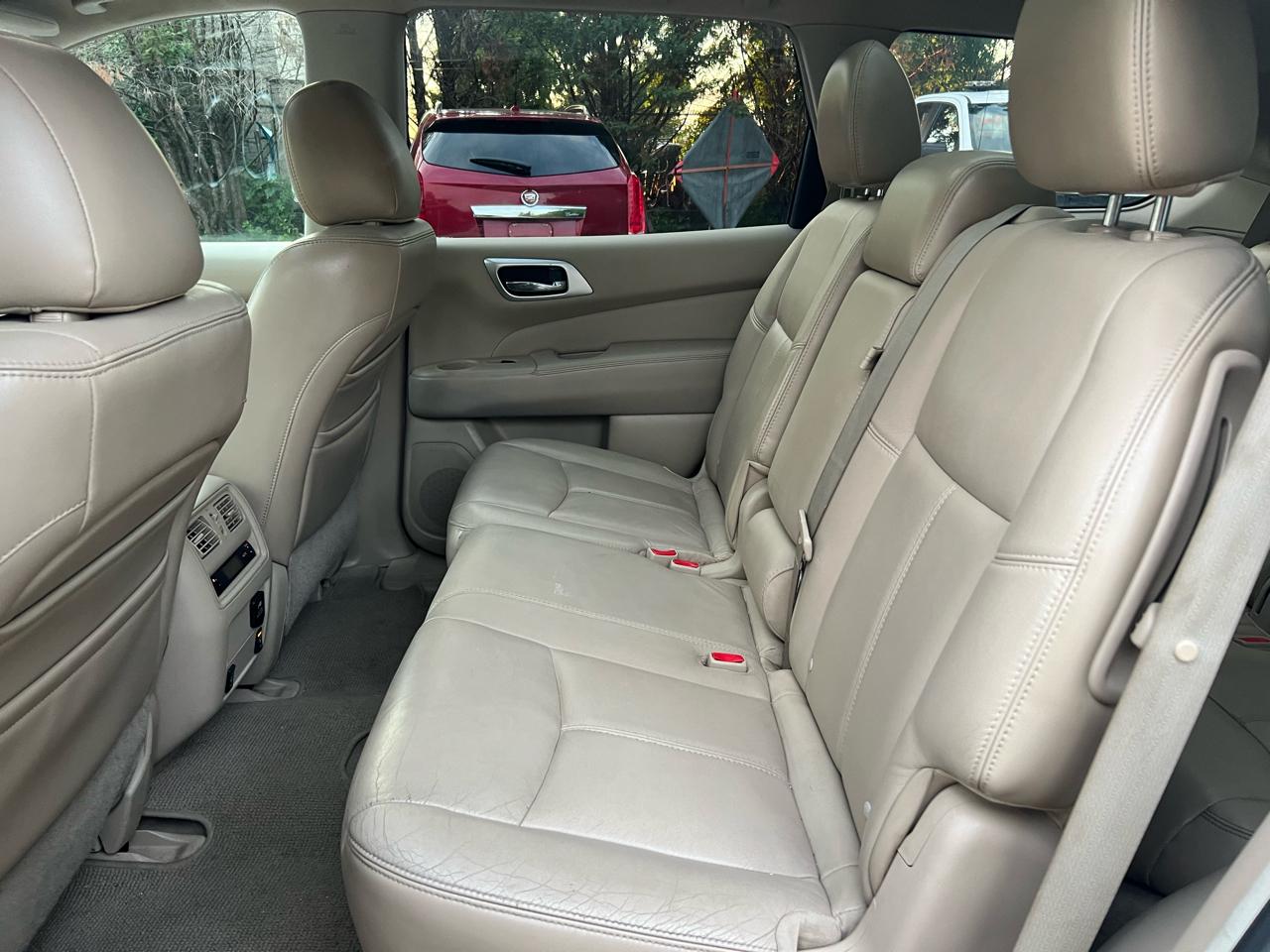Nissan Pathfinder SV 4WD 2013