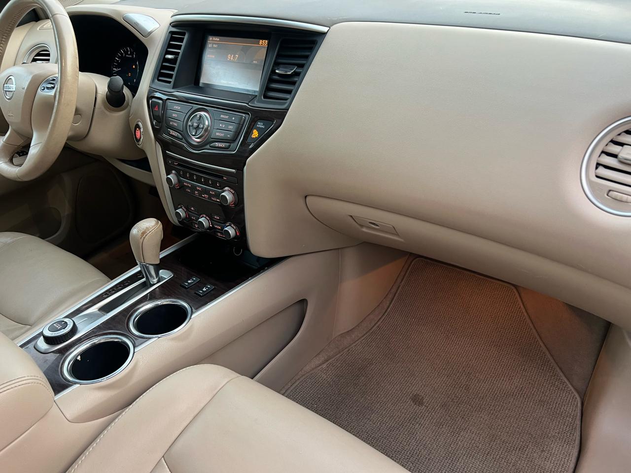 Nissan Pathfinder SV 4WD 2013