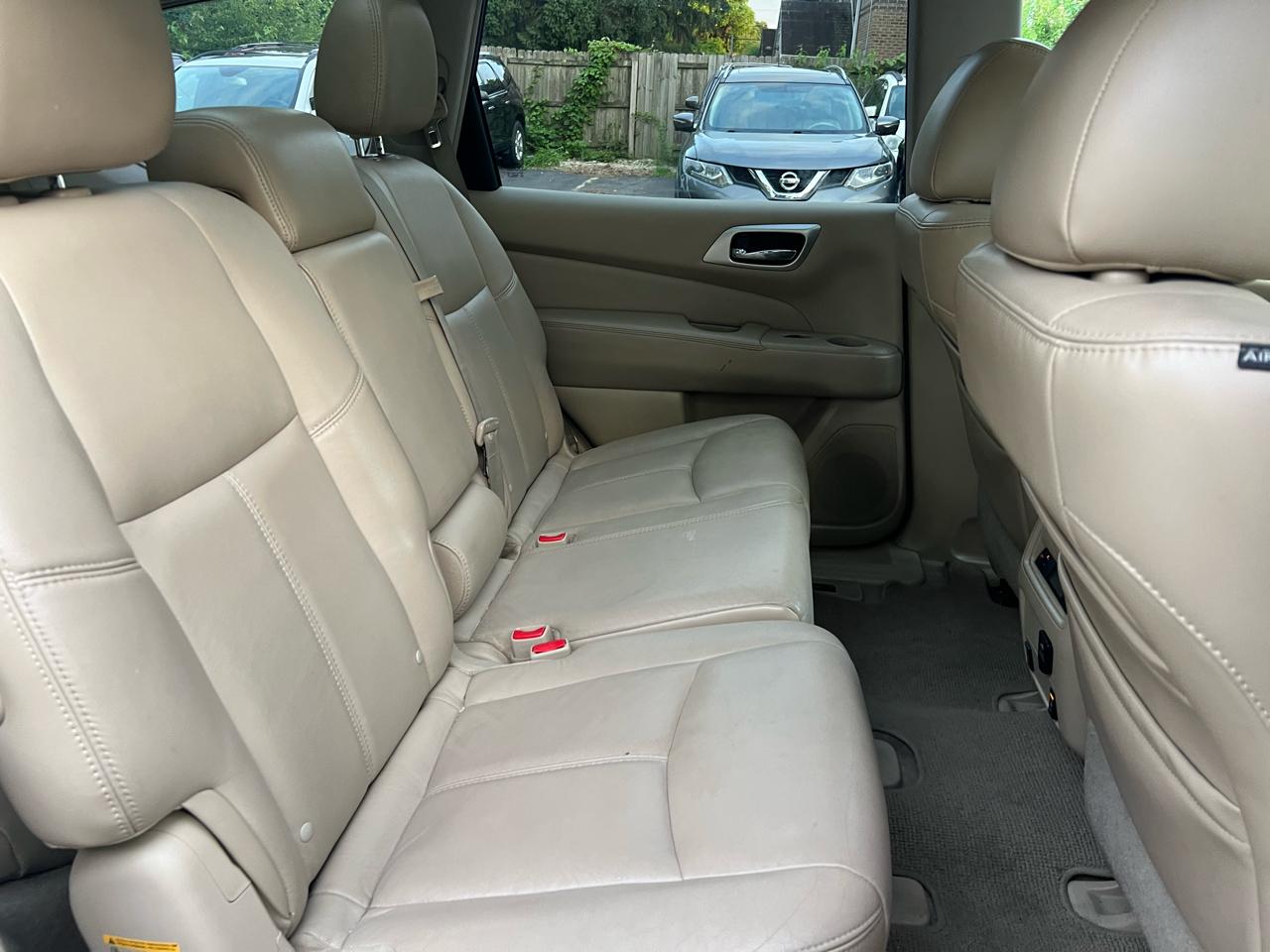 Nissan Pathfinder SV 4WD 2013