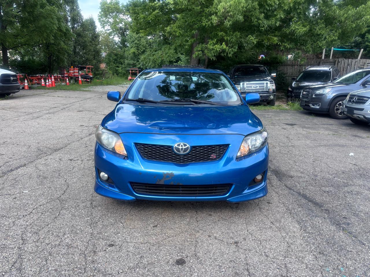 Toyota Corolla Base 5-Speed MT 2010