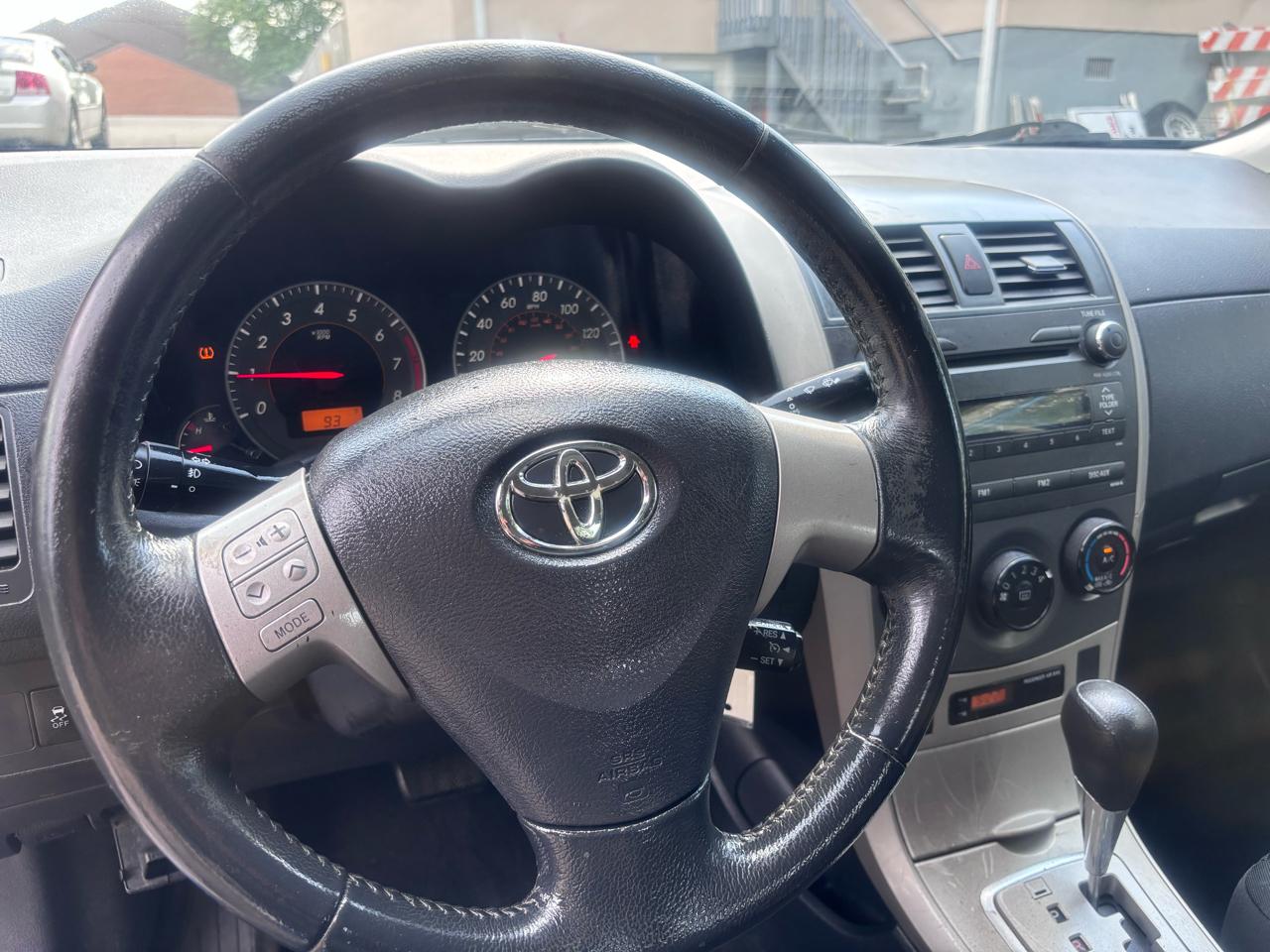 Toyota Corolla Base 5-Speed MT 2010