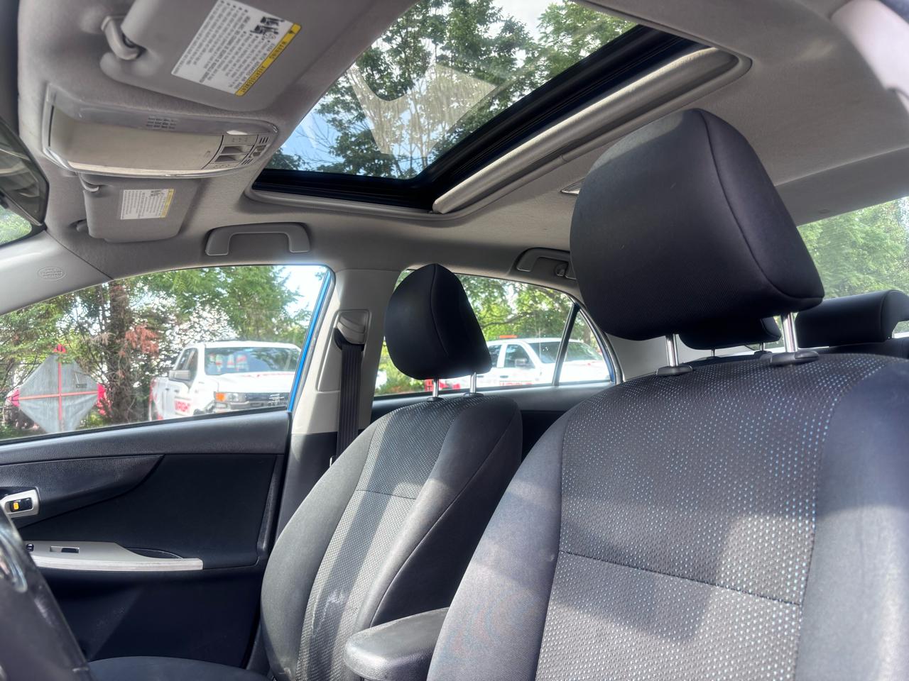 Toyota Corolla Base 5-Speed MT 2010