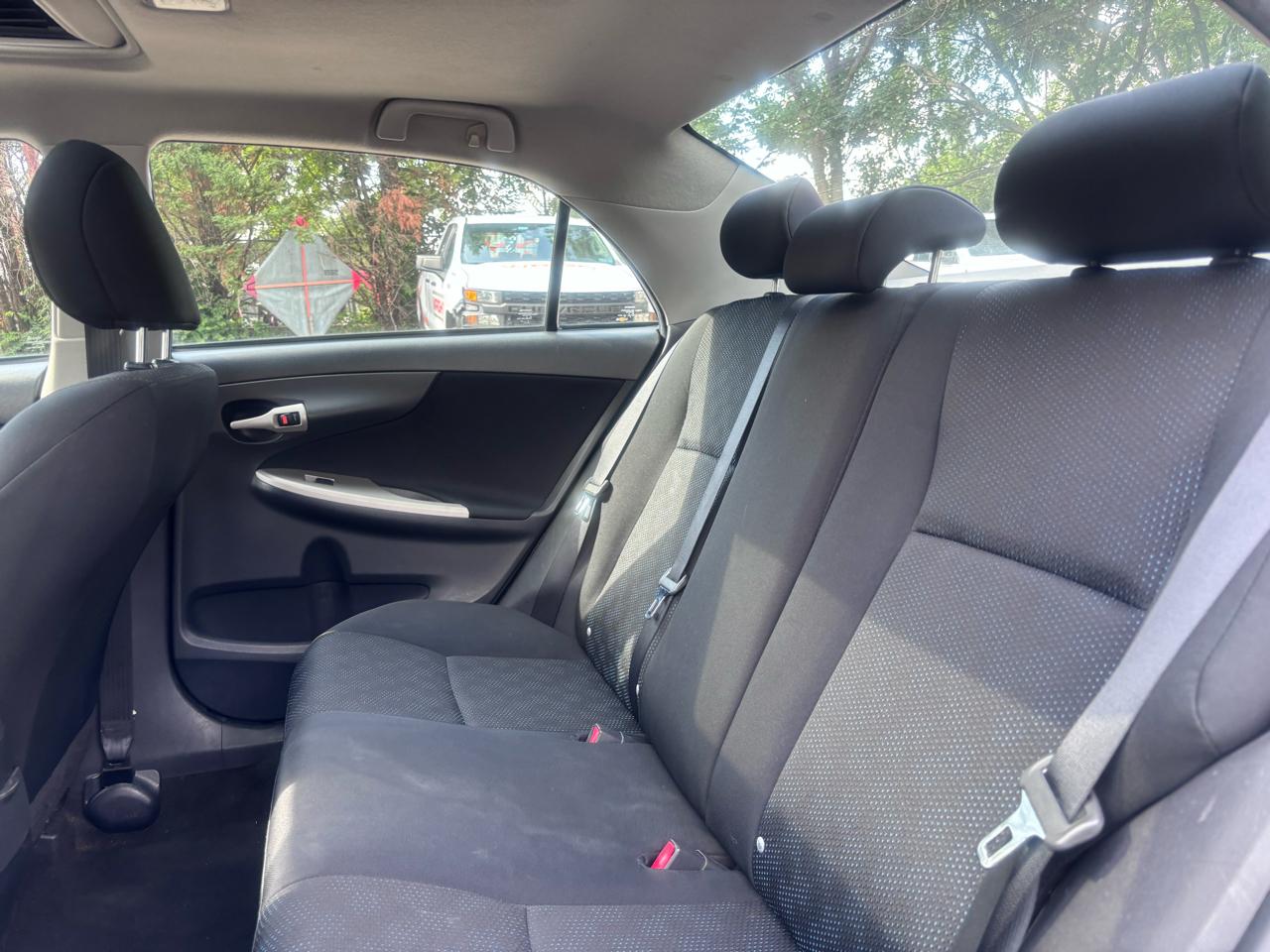 Toyota Corolla Base 5-Speed MT 2010