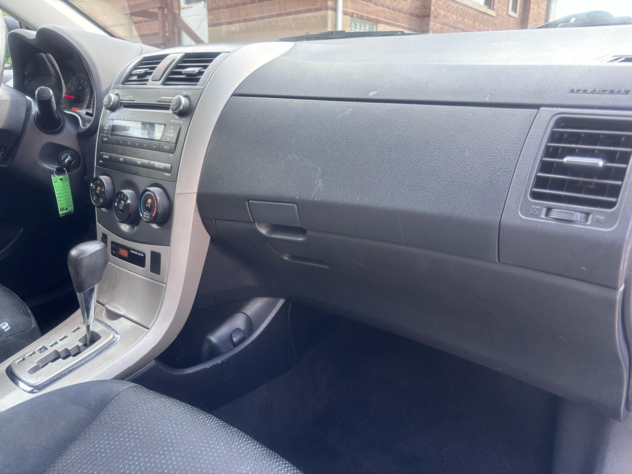 Toyota Corolla Base 5-Speed MT 2010