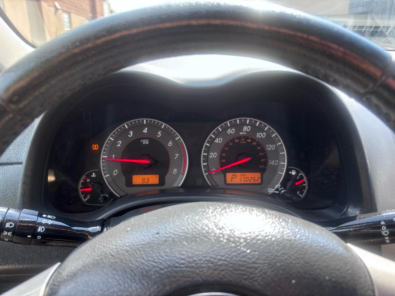 Toyota Corolla Base 5-Speed MT 2010