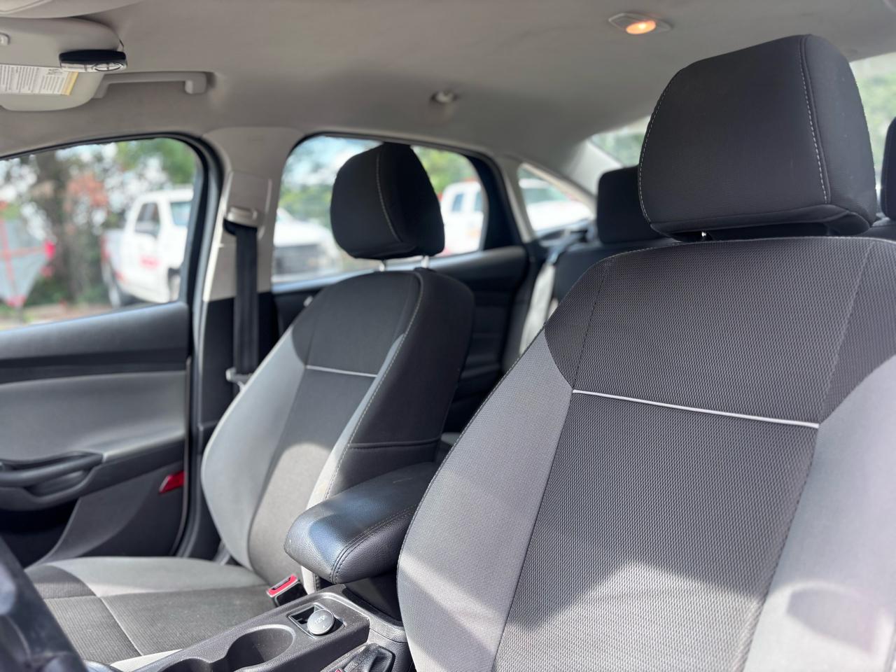 Ford Focus SE Sedan 2014