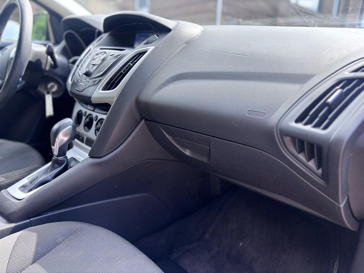 Ford Focus SE Sedan 2014