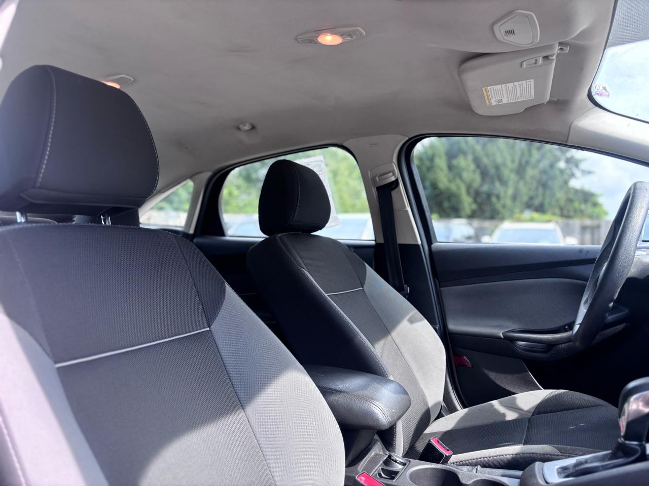 Ford Focus SE Sedan 2014