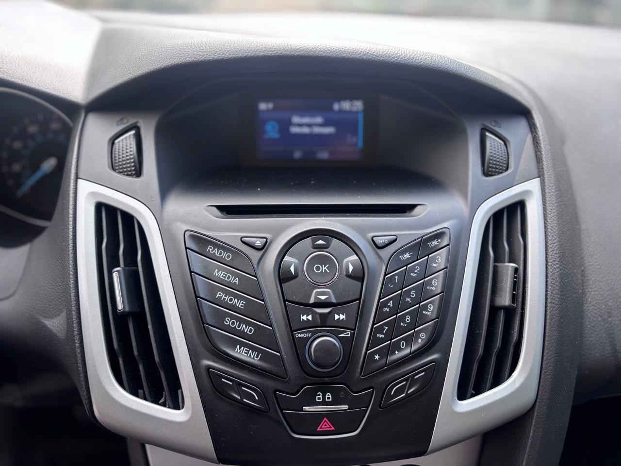 Ford Focus SE Sedan 2014