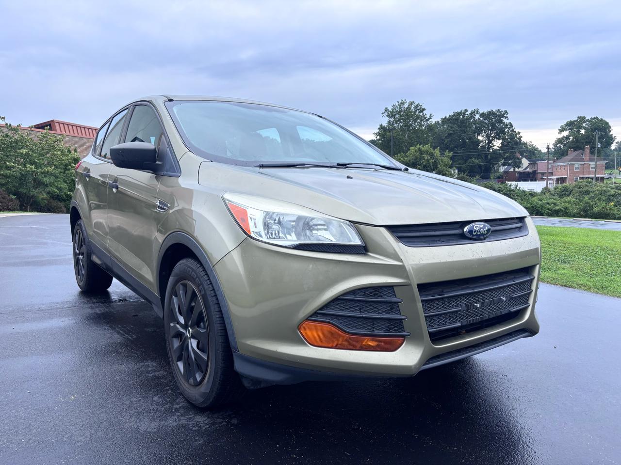 Ford Escape S FWD 2013