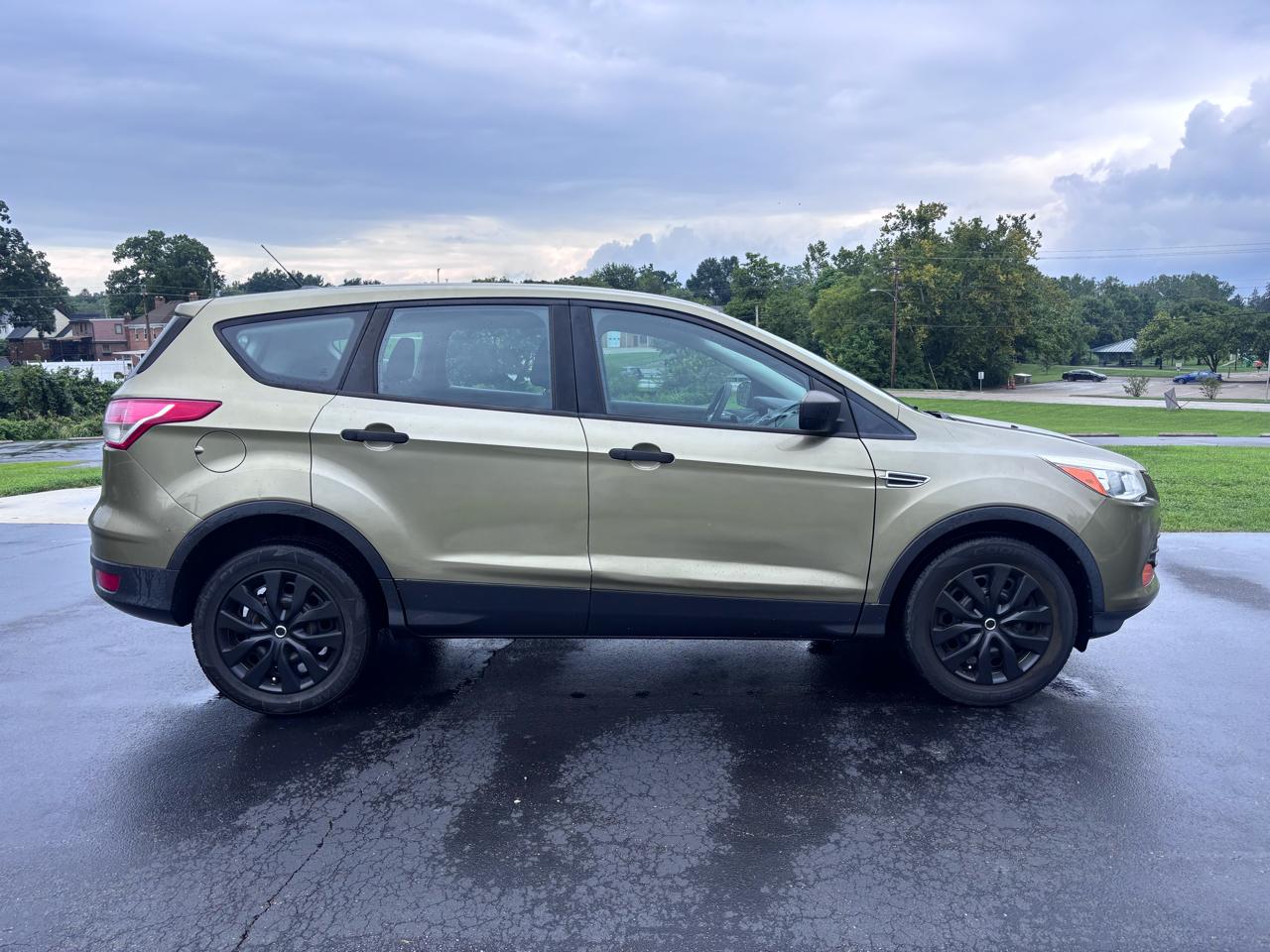 Ford Escape S FWD 2013