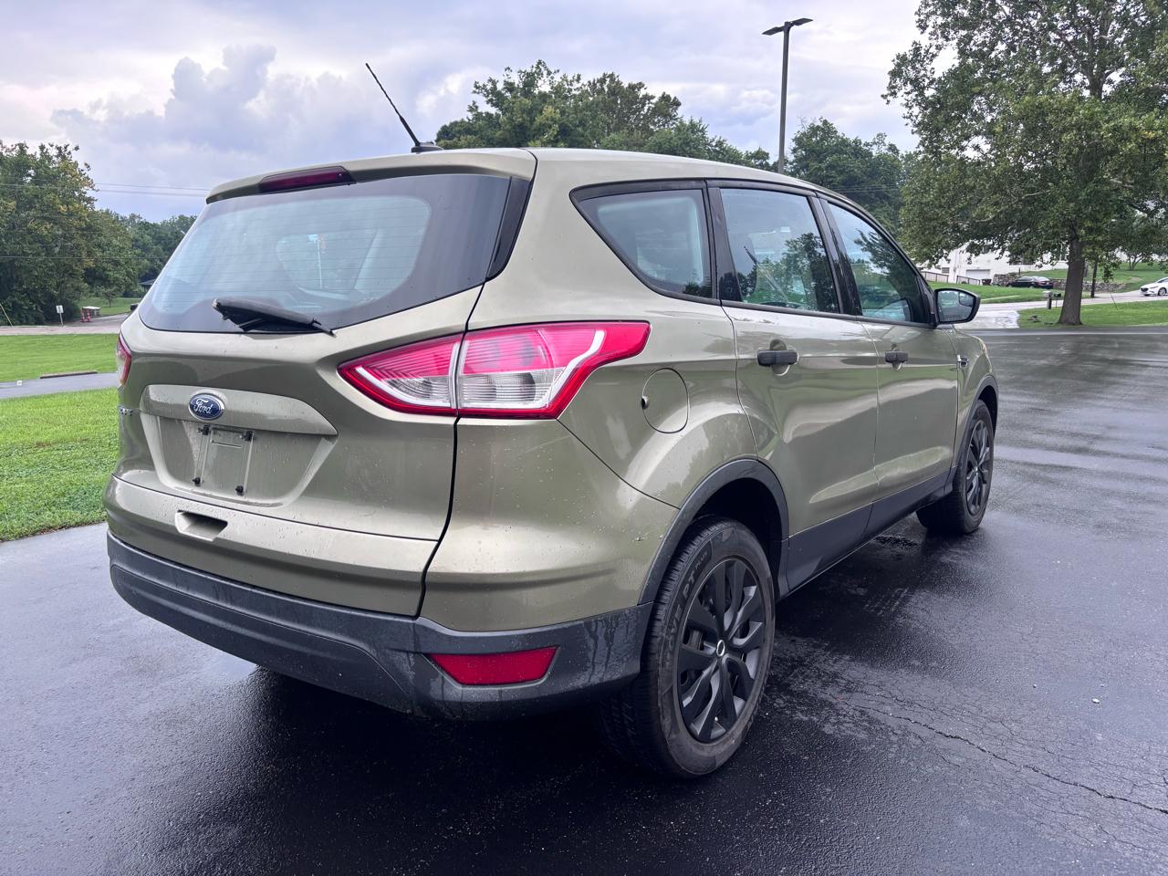 Ford Escape S FWD 2013