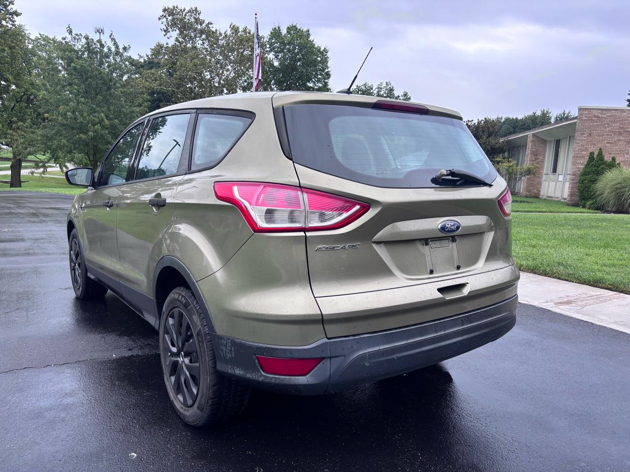 Ford Escape S FWD 2013