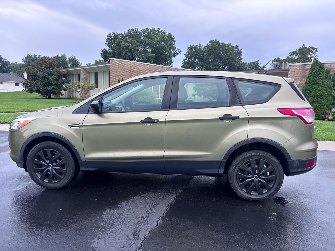 Ford Escape S FWD 2013