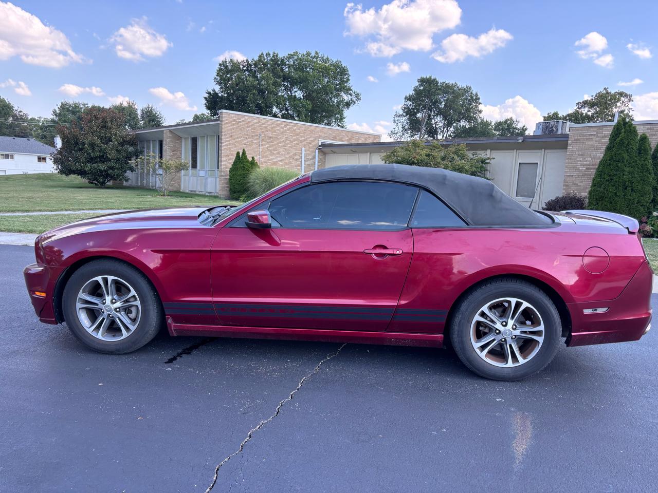 Ford Mustang V6 Convertible 2014