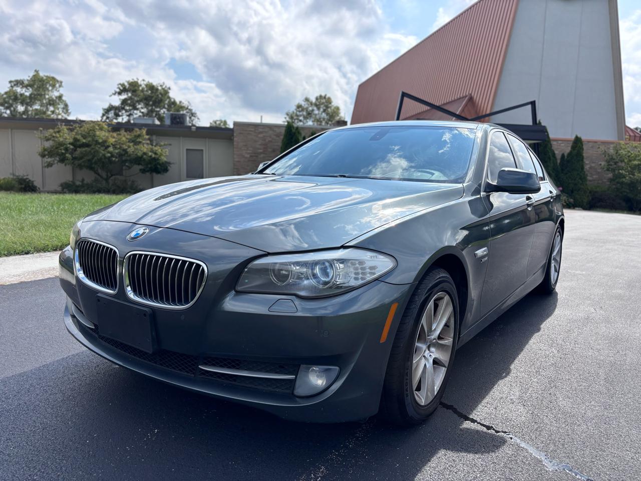 BMW 528i Base 2012