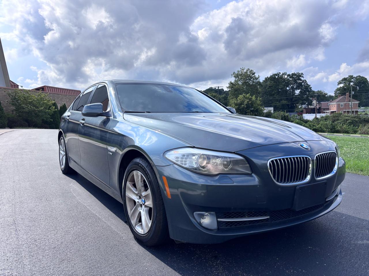 BMW 528i Base 2012