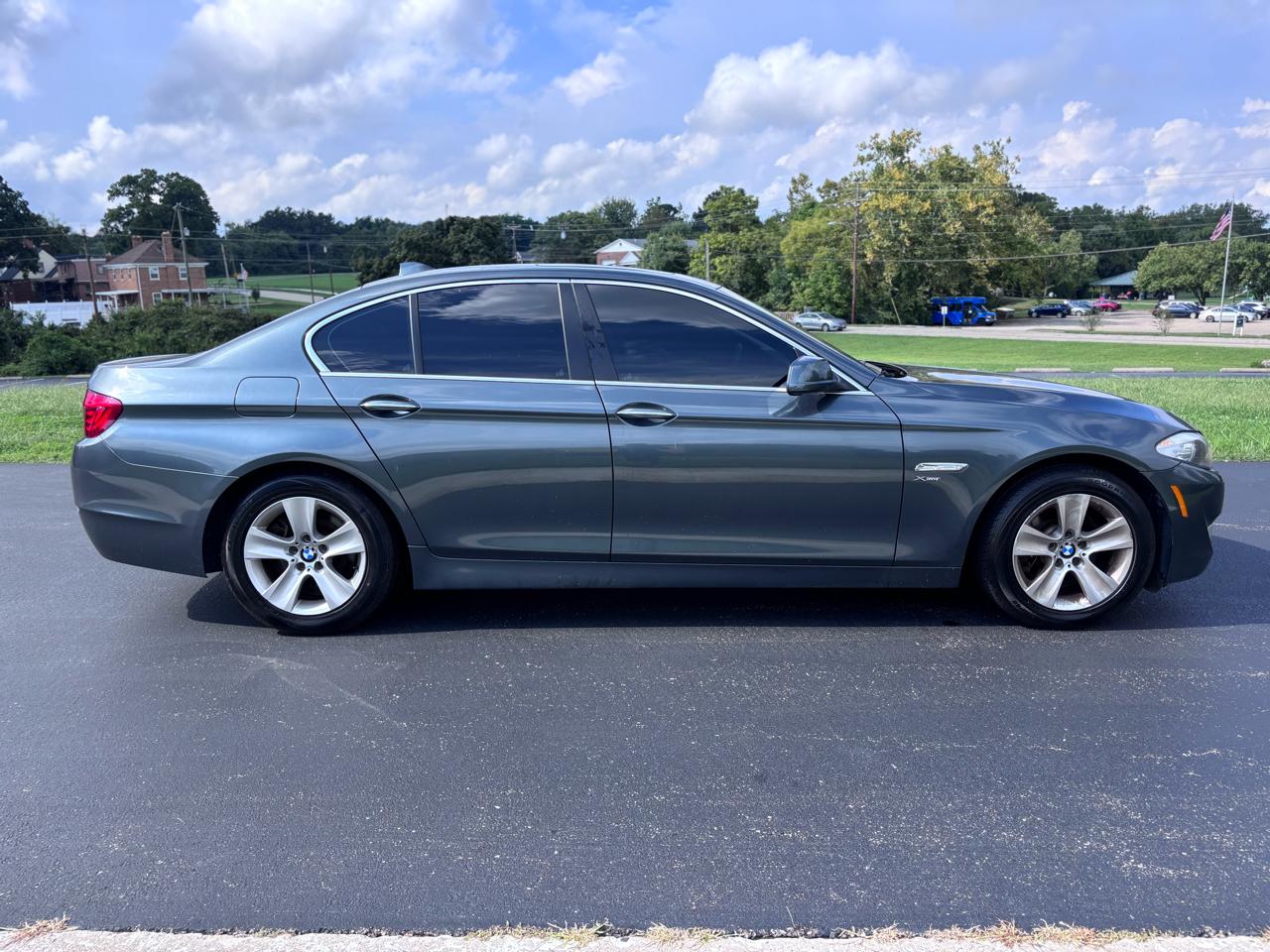 BMW 528i Base 2012
