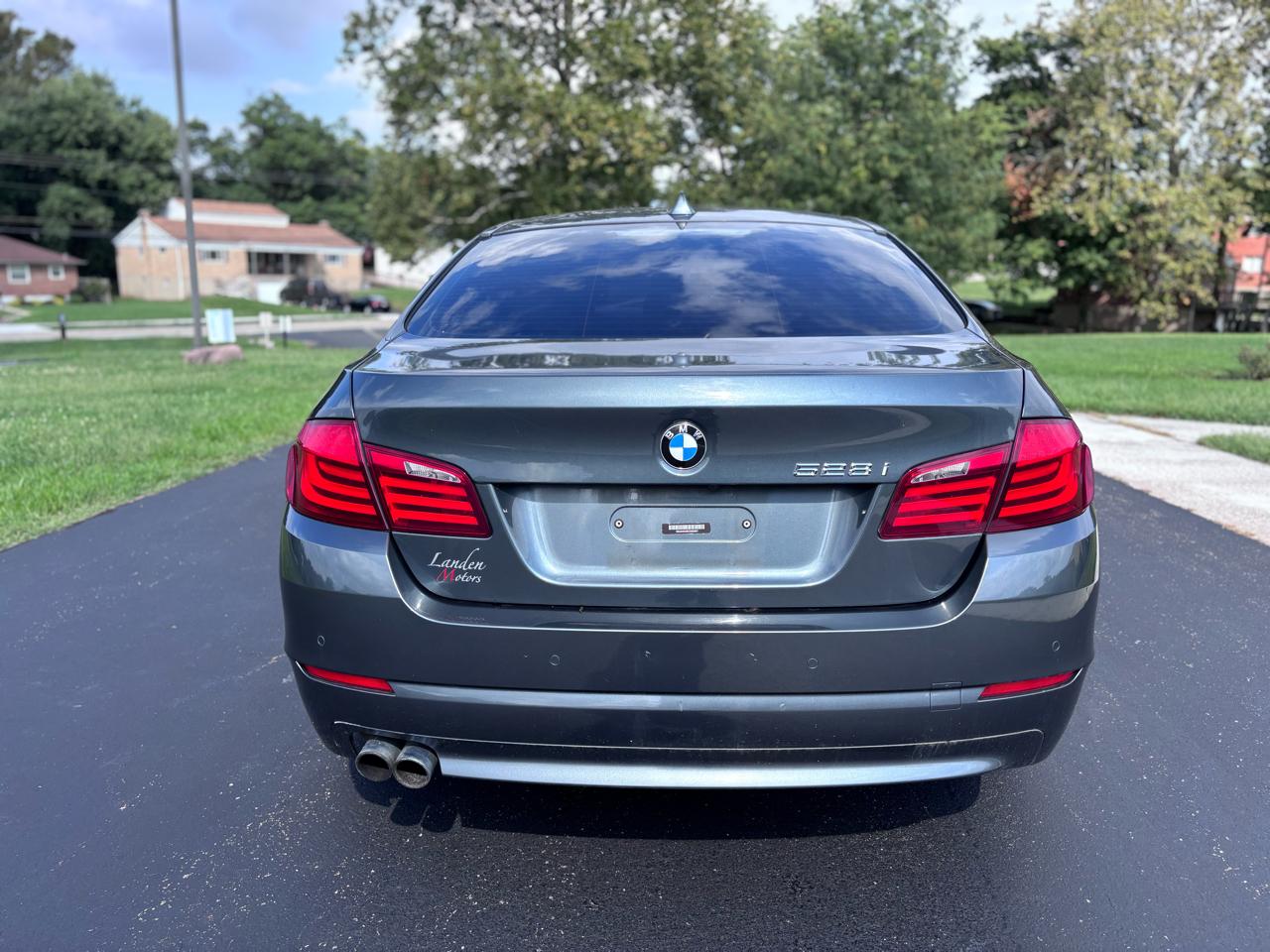 BMW 528i Base 2012