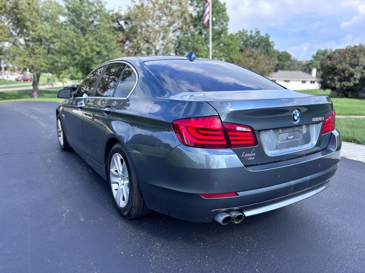 BMW 528i Base 2012