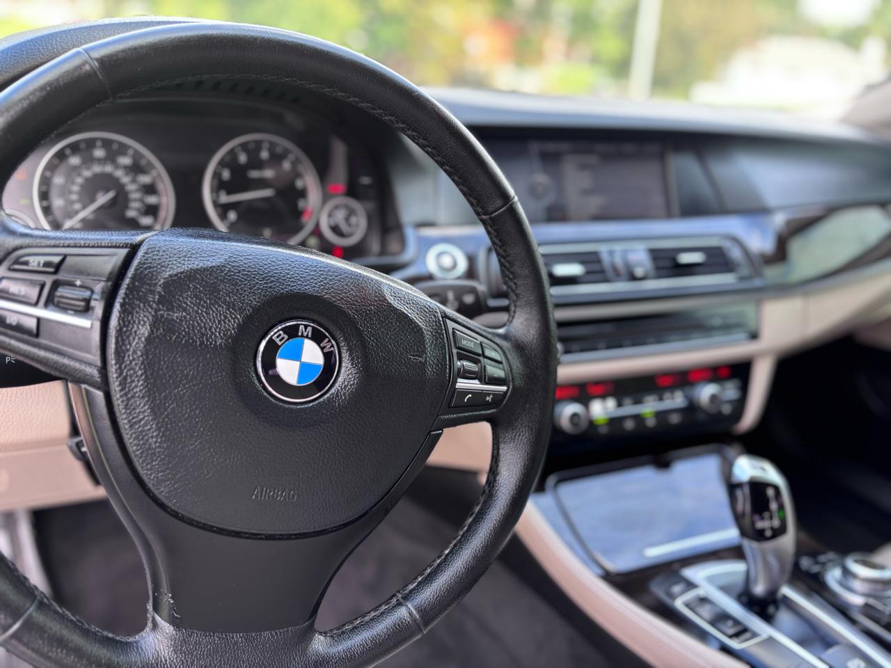 BMW 528i Base 2012