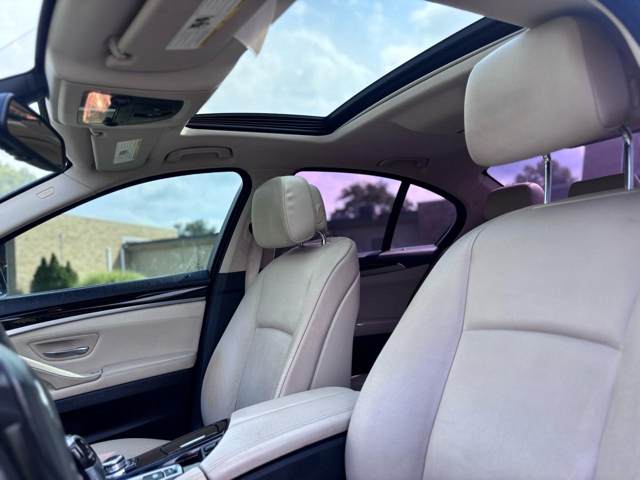 BMW 528i Base 2012