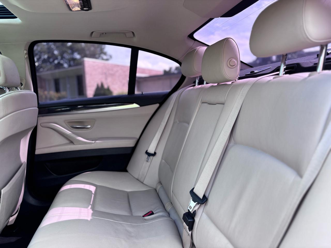 BMW 528i Base 2012